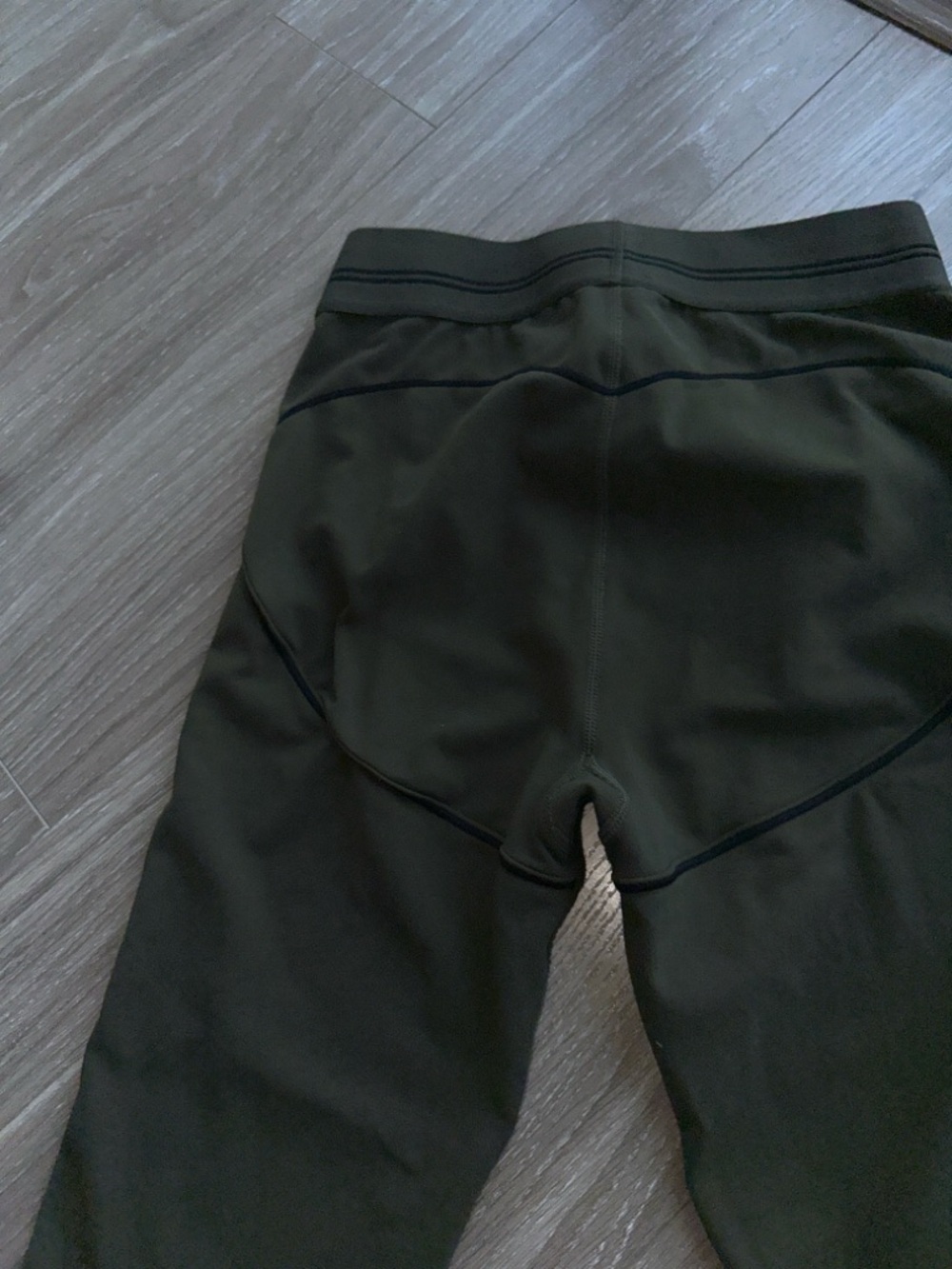 ALO Yoga Olive Green Seamless Sports Bra with Contrast Trim - Picture 9 of 14